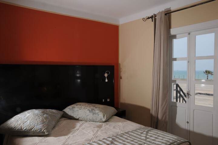 Room 25 of 103