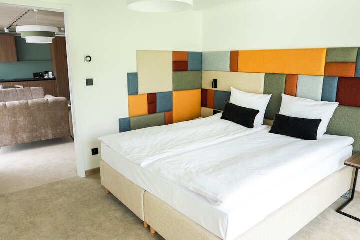 Room 15 of 37