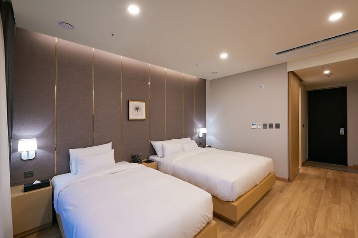 Room 8 of 46