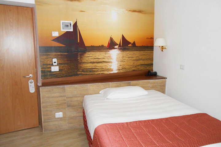 Room 6 of 71