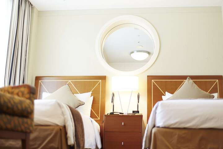 Room 5 of 115