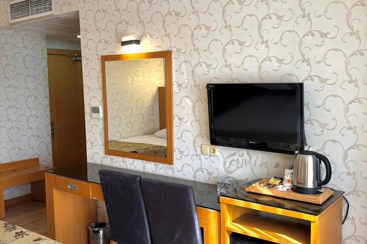 Room 13 of 26