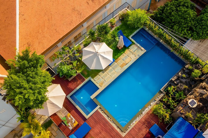 Pool 33 of 57