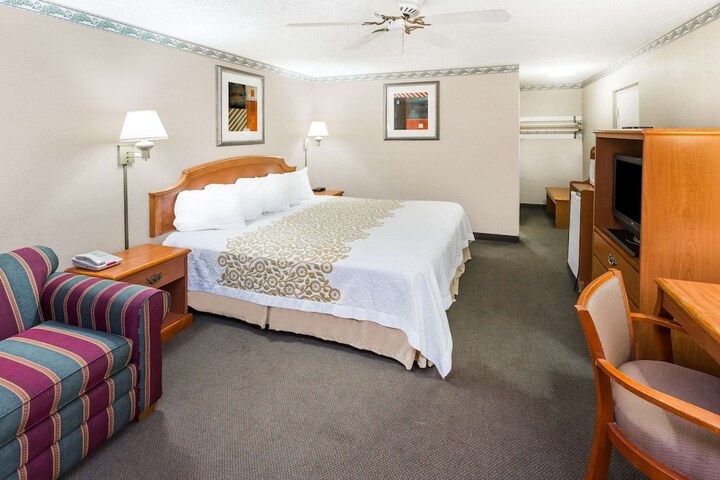 1 King Bed (9 of 15)