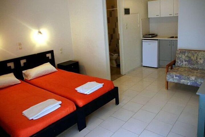 Room 16 of 38
