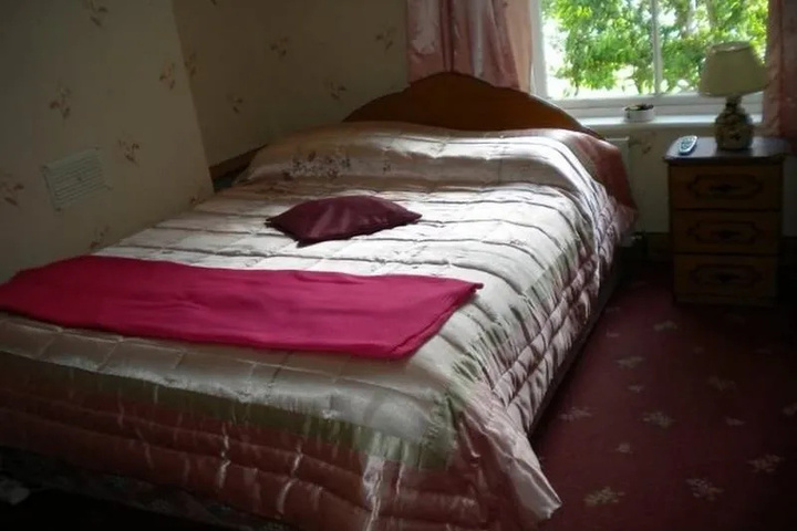Room 5 of 11