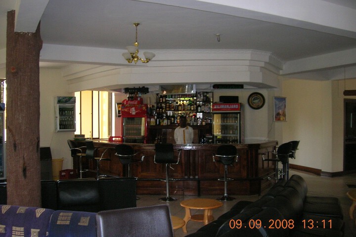 Lounge 48 of 82