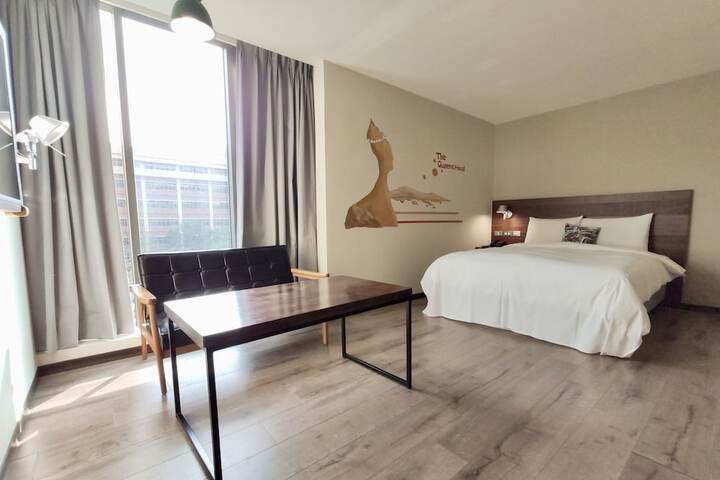 Room 12 of 32