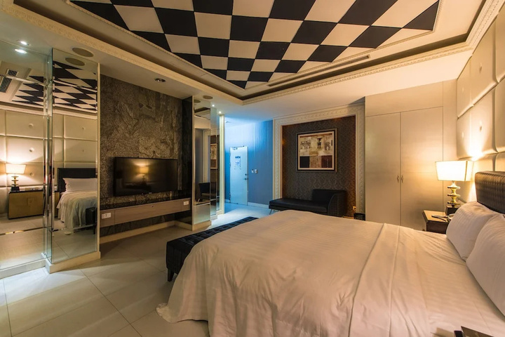 Room 3 of 14