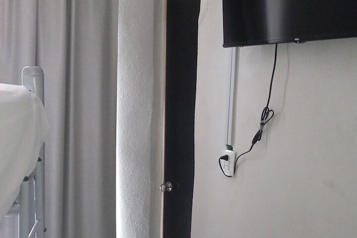 Room 5 of 8
