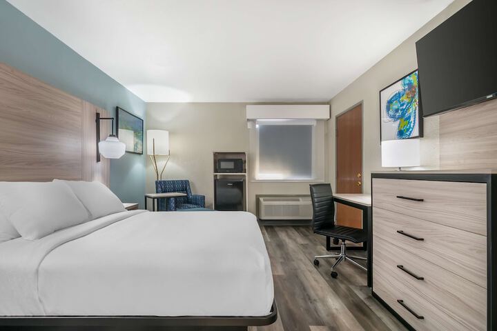 Queen Bed Accessible (14 of 14)