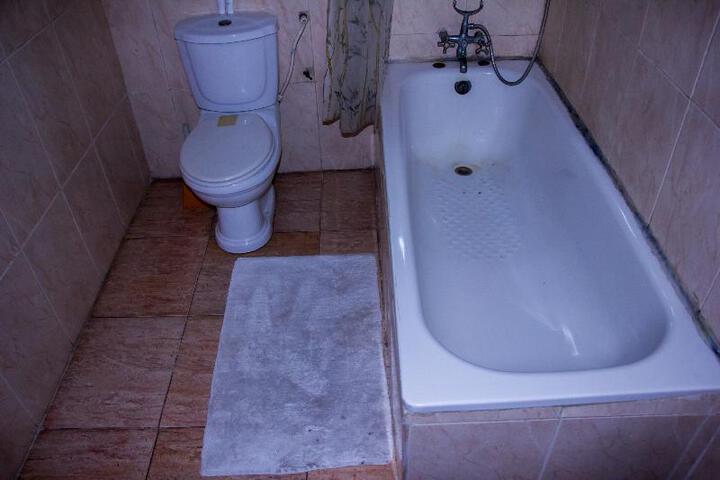 Room 3 of 10