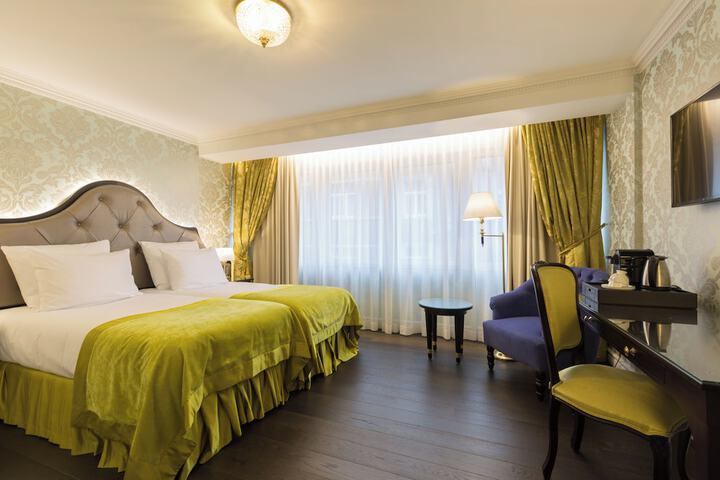 Room 43 of 142