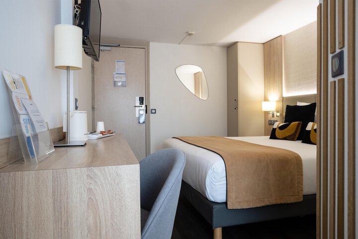 Room 21 of 57