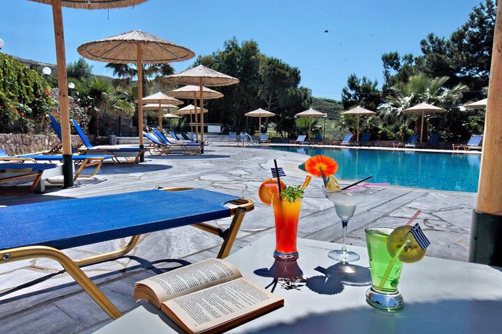 Hotel Pool