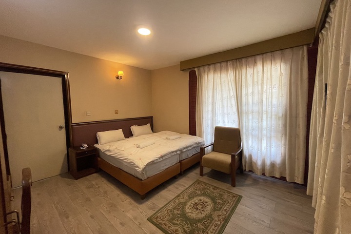 Room 30 of 47