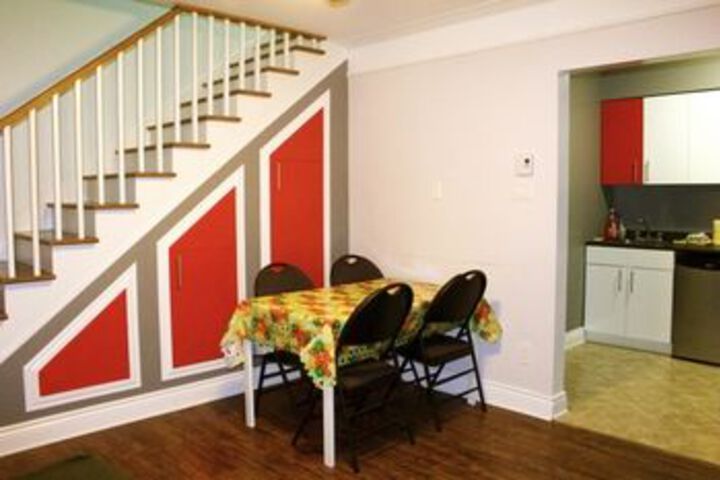 Room 32 of 60