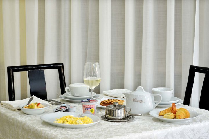 Breakfast/Coffee Service 28 of 43