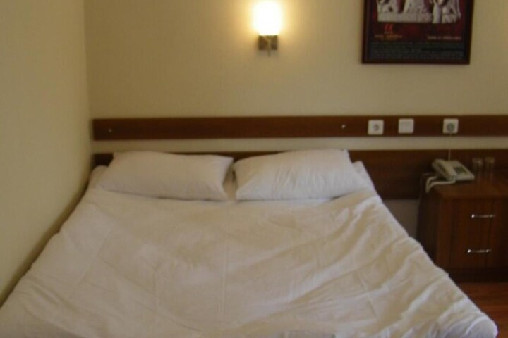 Room 5 of 44
