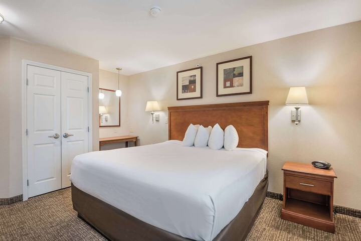 Standard | King Bed (12 of 22)