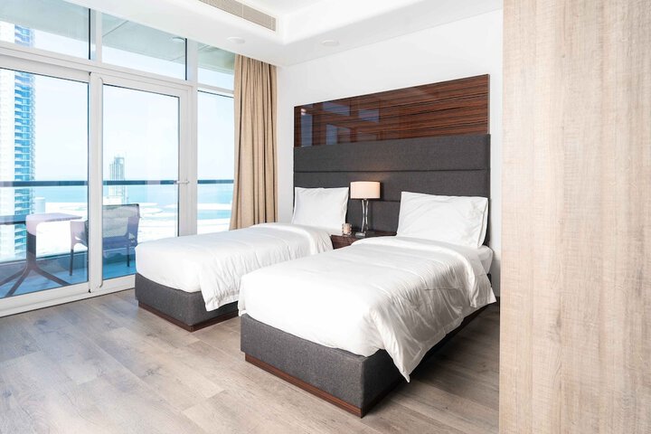 Room 15 of 103