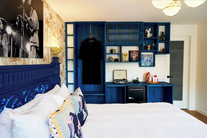 Room 32 of 63