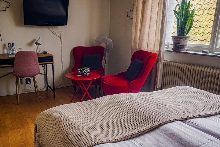 Room 10 of 50