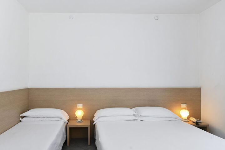 Room 46 of 102