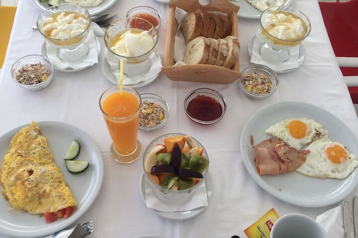 Breakfast/Coffee Service 104 of 119