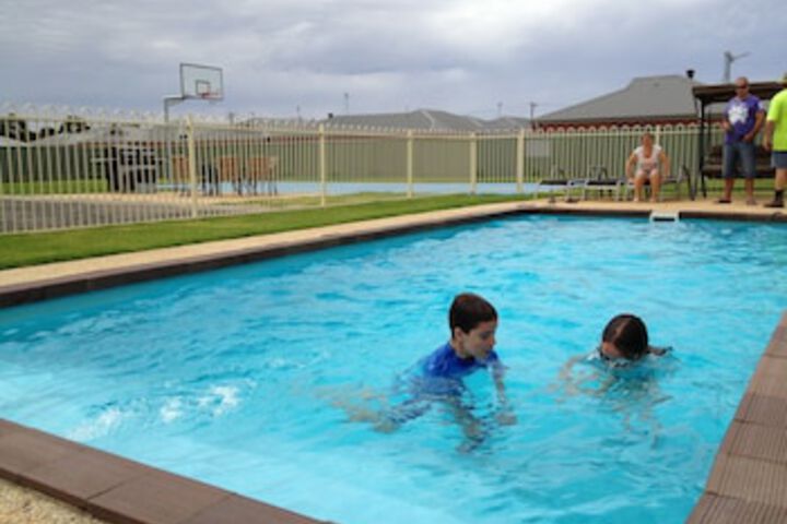 Pool 52 of 75
