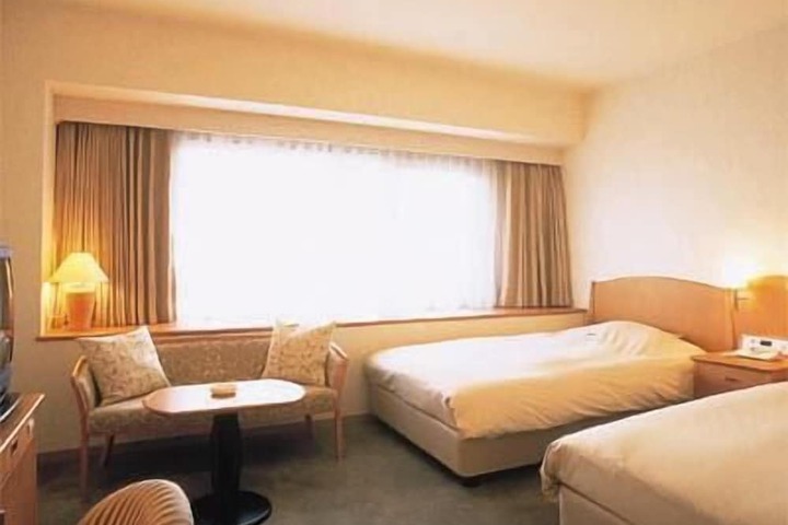 Room 10 of 34