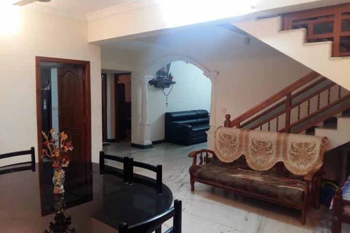Room 4 of 6