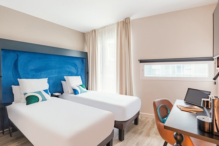 Room 10 of 39