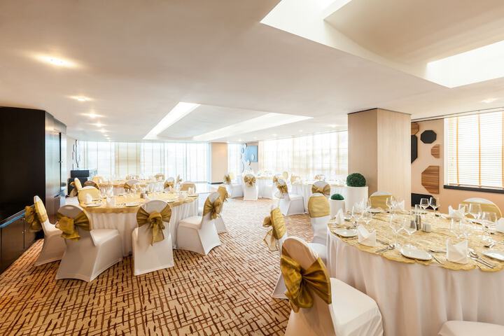 Ballroom/Hall 178 of 211