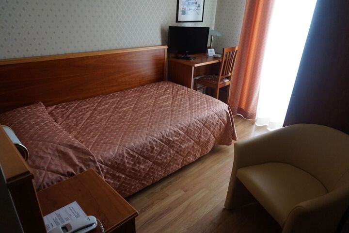 Room 10 of 71