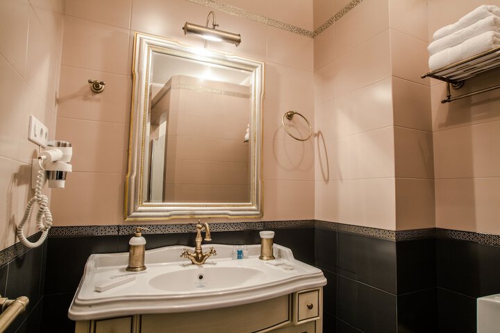 Room 30 of 47