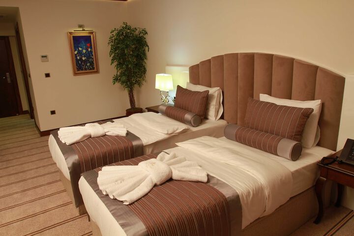 Room 6 of 39