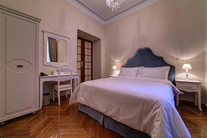 Room 3 of 9