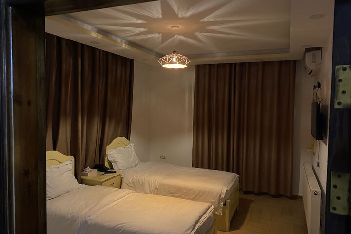 Room 5 of 44