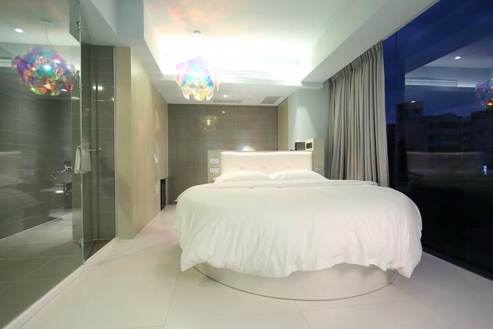 Room 7 of 74