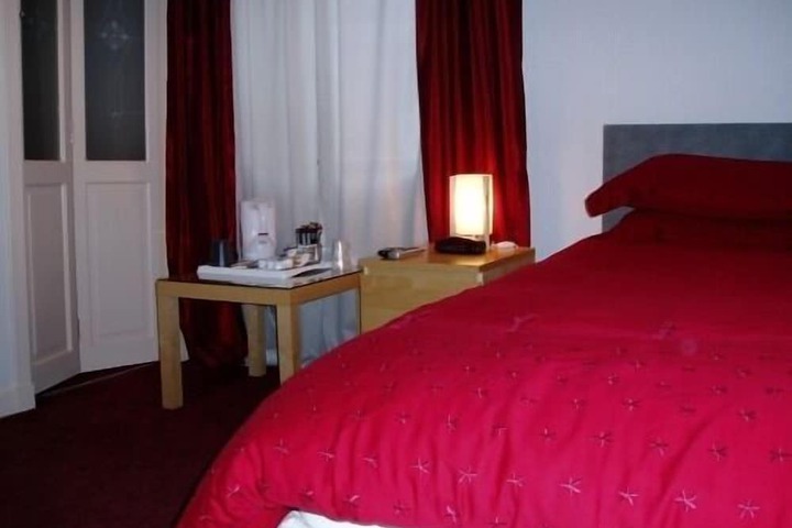Room 3 of 10