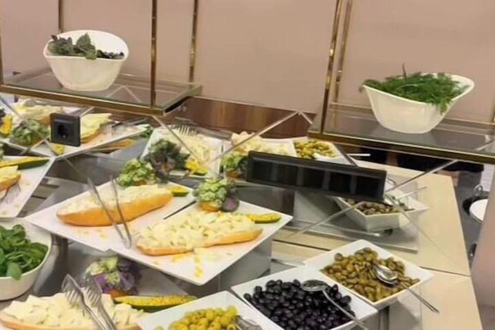 Dining 58 of 76