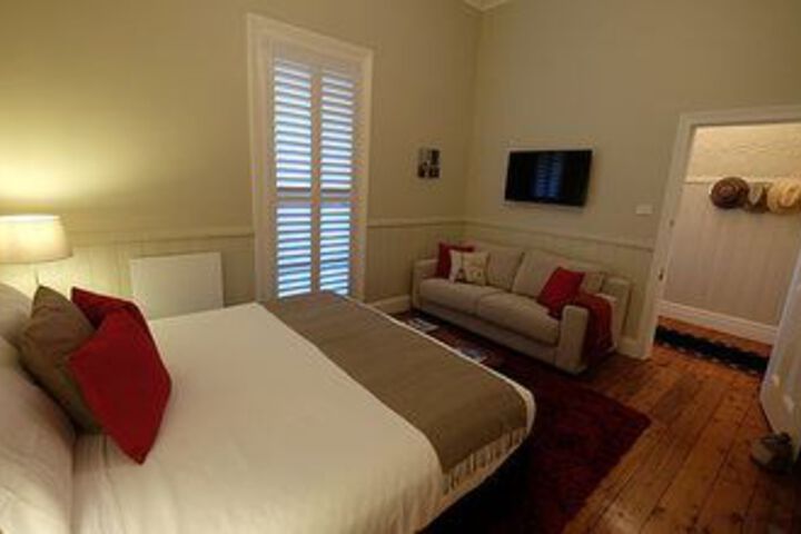Room 2 of 7