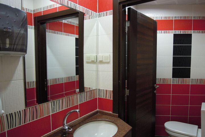 Room 10 of 17
