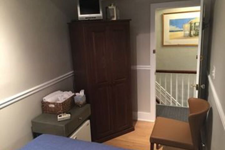 Room 26 of 42