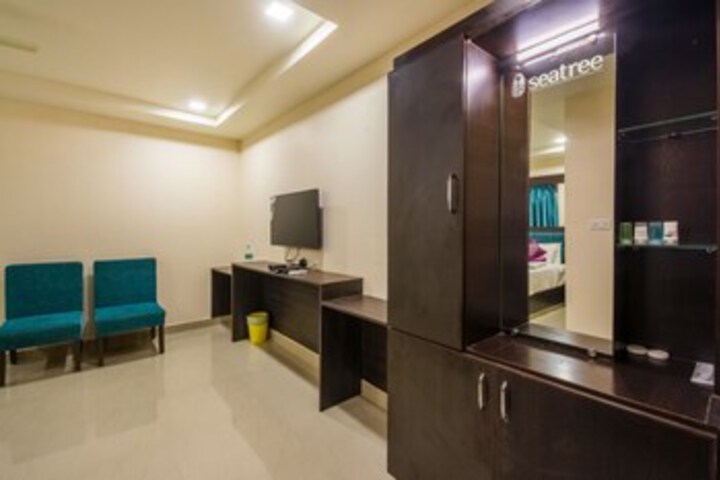 Room 13 of 20