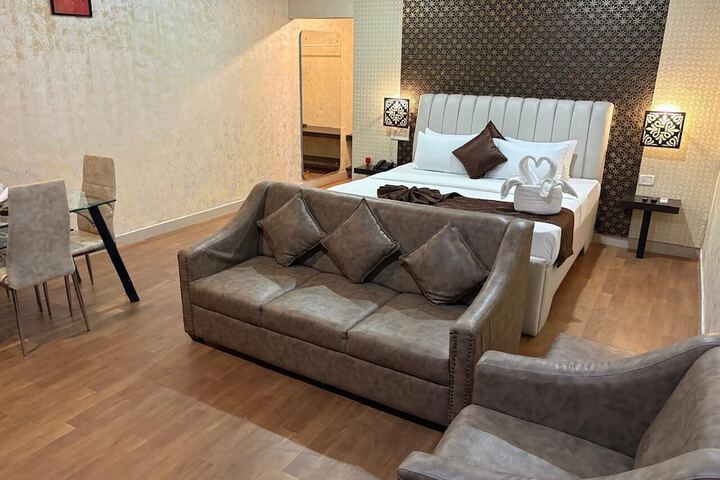 Room 8 of 20