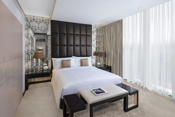 Room 42 of 168