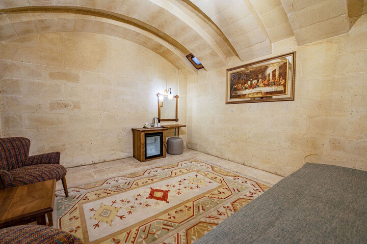 Room 4 of 86