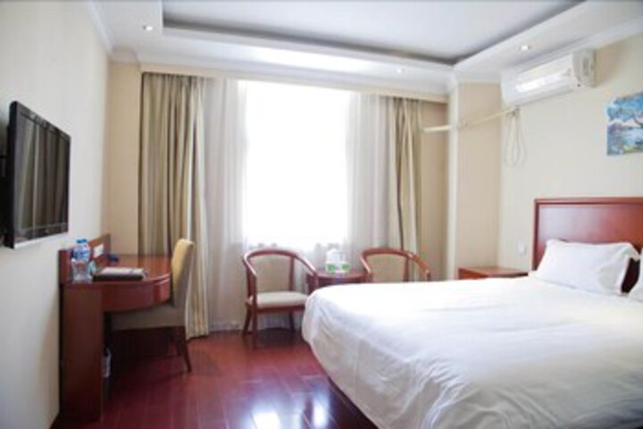 Room 9 of 14